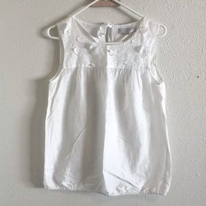 Ann Taylor Loft white flower sleeveless top. Sz XS